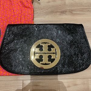 Patent leather Tory Burch Clutch - color: black